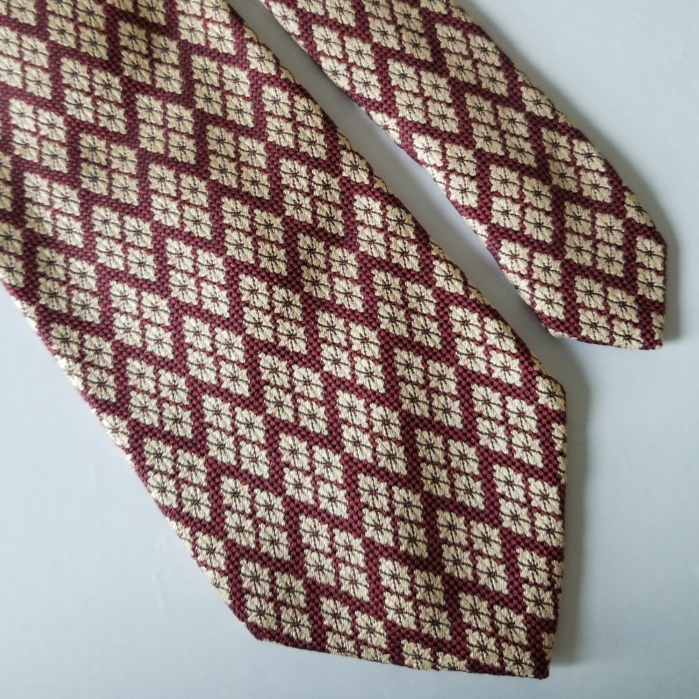 Mondo di Marco Burgundy/Cream Men's Silk Tie